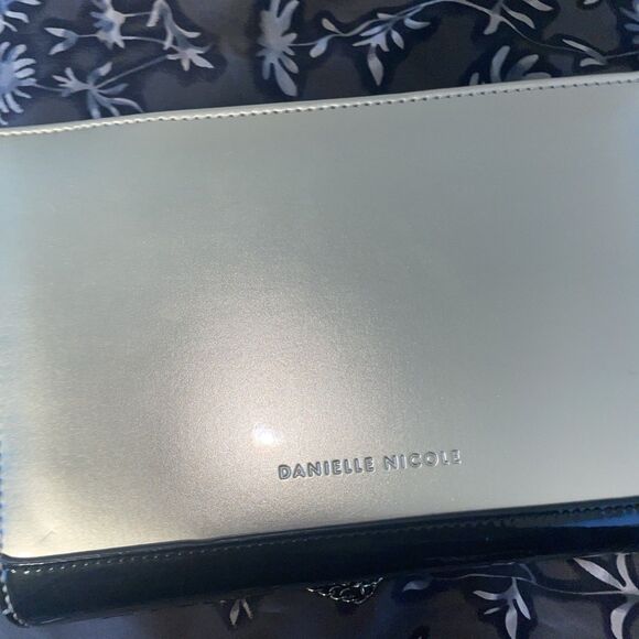 Disney Storybook Snow White bag Danielle Nicole - Picture 6 of 11